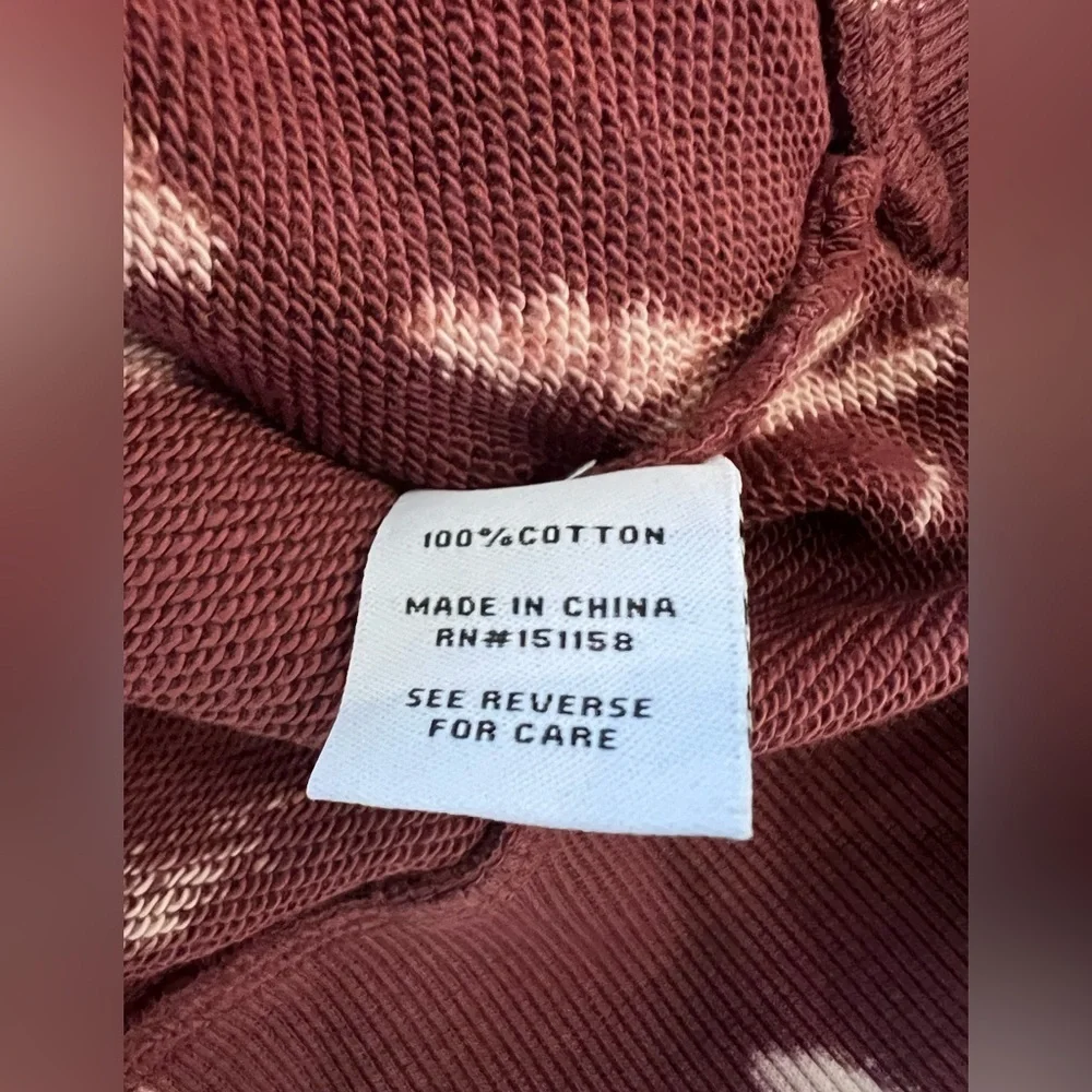 525 America Revolve Burgundy Tie-Dye Cropped Turtleneck Sweatshirt Streetwear